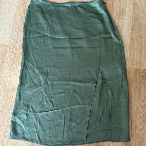 ANINE BING 100% Silk Jolin Sage Green Skirt w/ Slit Size Medium NWT - Picture 3 of 10